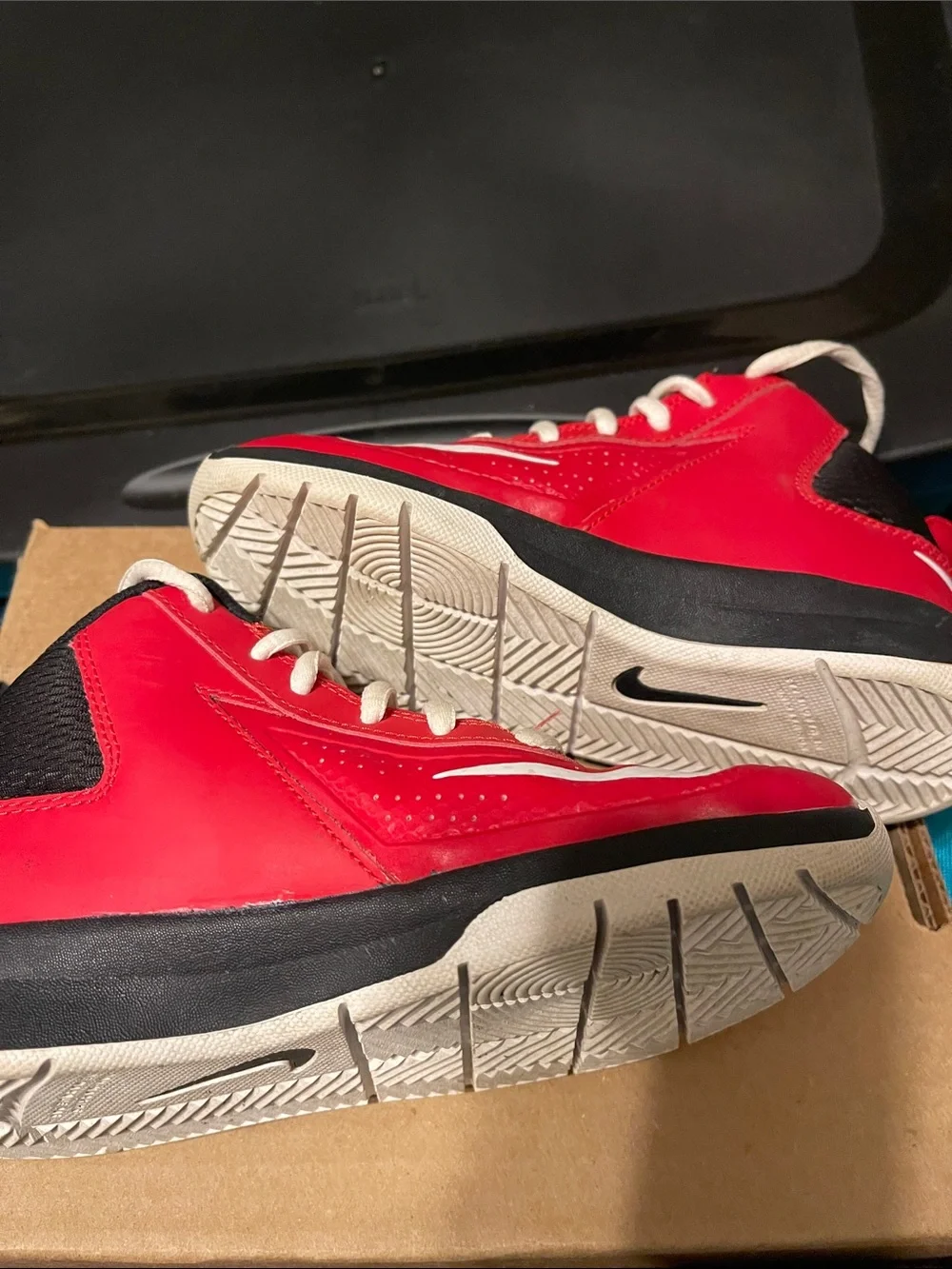 Nike Kids Red and Black Low-Top Sneakers